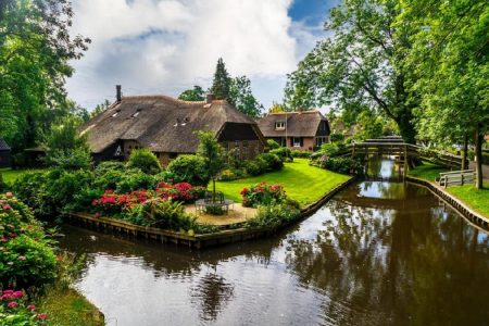 Dutch Hobbit Village Giethoorn - Explorer 222 Dutch Hobbit Village Giethoorn Explorer