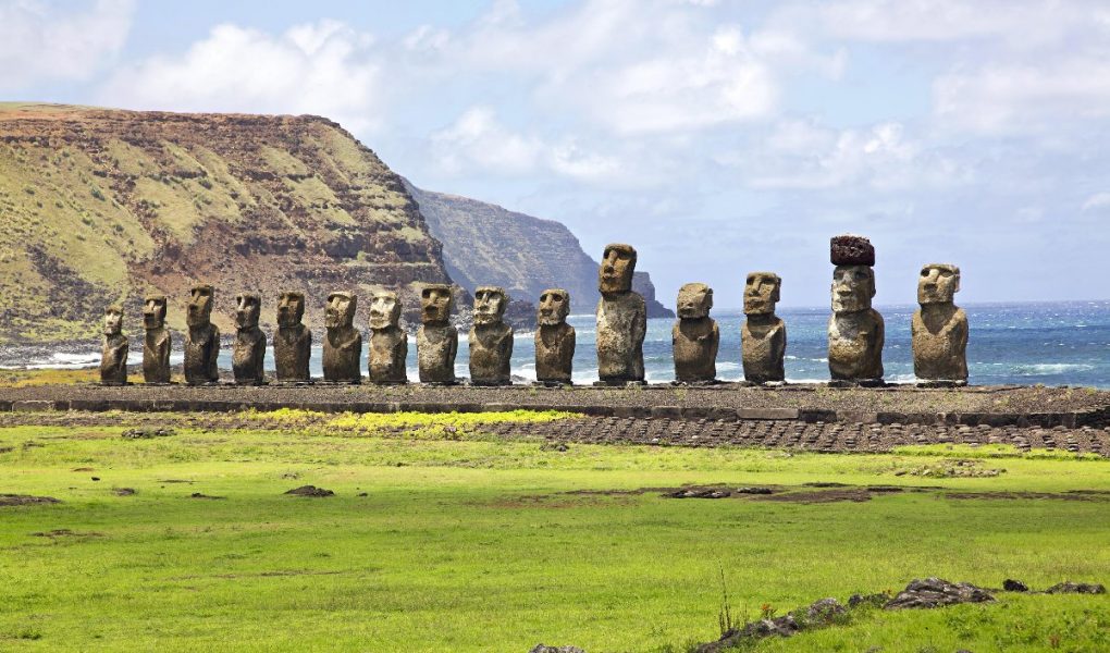 Easter Island, Mysterious in the Middle of the Ocean 1 Easter Island Mysterious in the Middle of the Ocean