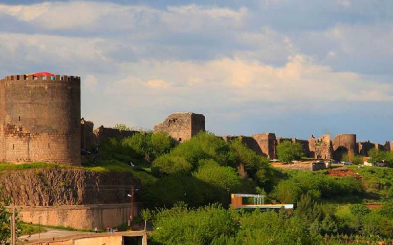 Legends of Hevsel Gardens and Diyarbakır Walls 135 Legends of Hevsel Gardens and Diyarbakir Walls