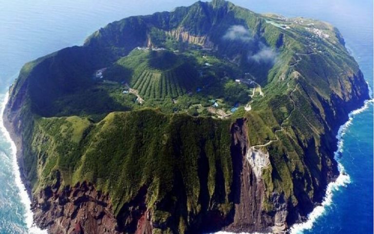 People Living Inside the Volcano - Explorer 16 People Living Inside the Volcano Explorer