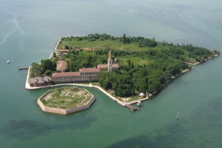 Poveglia, the island of death where thousands of people were burned 111 Poveglia the island of death where thousands of people were