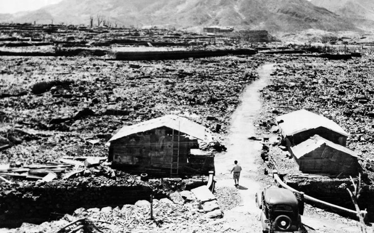 The Terrible Atomic Bomb Dropped on Hiroshima and Nagasaki 90 The Terrible Atomic Bomb Dropped on Hiroshima and Nagasaki