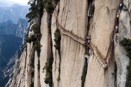 The World's Most Dangerous Trail on Mount Hua 198 The Worlds Most Dangerous Trail on Mount Hua