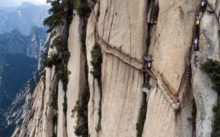 The World's Most Dangerous Trail on Mount Hua 177 The Worlds Most Dangerous Trail on Mount Hua