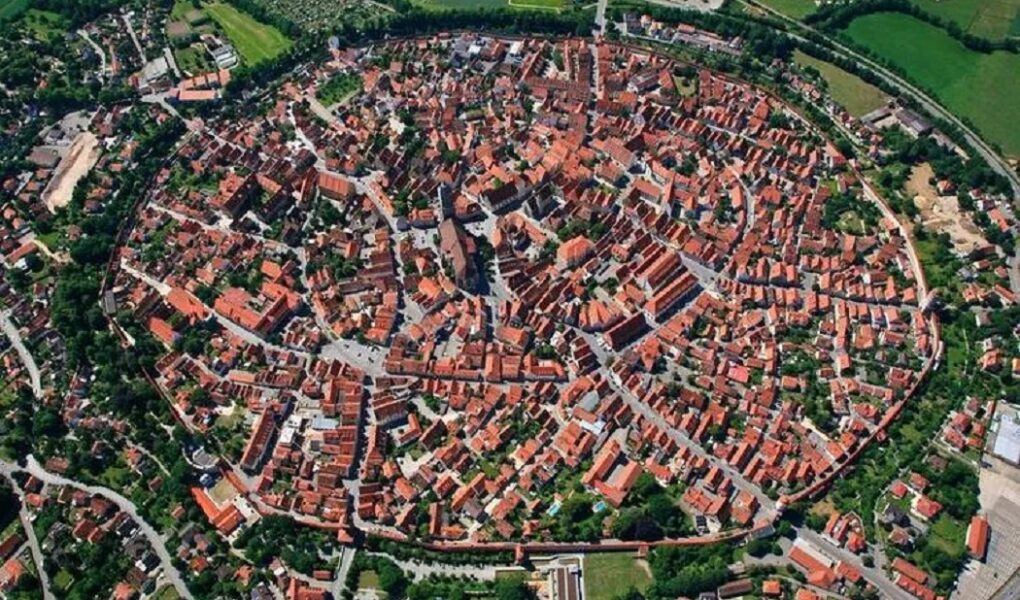 Town Made with 72 Thousand Tons of Diamonds 1 Town Made with 72 Thousand Tons of Diamonds
