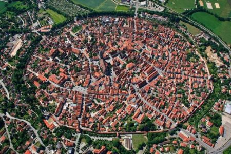Town Made with 72 Thousand Tons of Diamonds 173 Town Made with 72 Thousand Tons of Diamonds