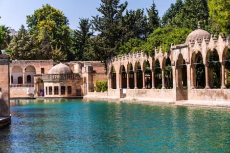 The Miraculous Story of Balıklıgöl and Ayn-ı Zeliha Lake 47 The Miraculous Story of Balikligol and Ayn i Zeliha Lake