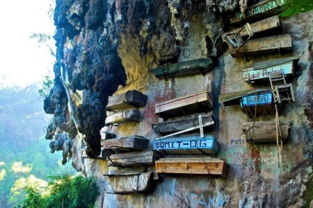The Secret of the Coffins Hanging on the Cliff Slopes 17 The Secret of the Coffins Hanging on the Cliff Slopes
