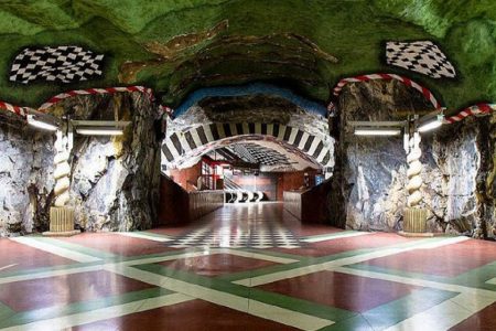 The World's Longest Extraordinary Art Gallery 250 The Worlds Longest Extraordinary Art Gallery