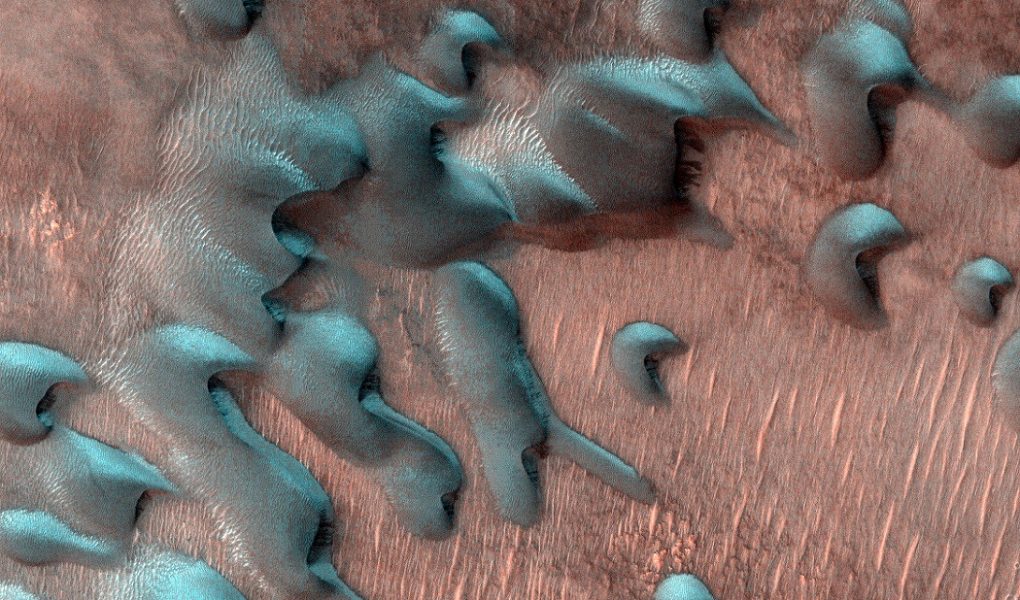 Two Kinds of Snow Has Falled on Mars 1 Two Kinds of Snow Has Falled on Mars