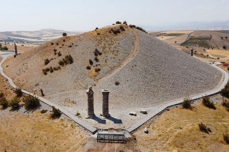 Shaking Column in Karakuş Tumulus Destroyed 54 karakus