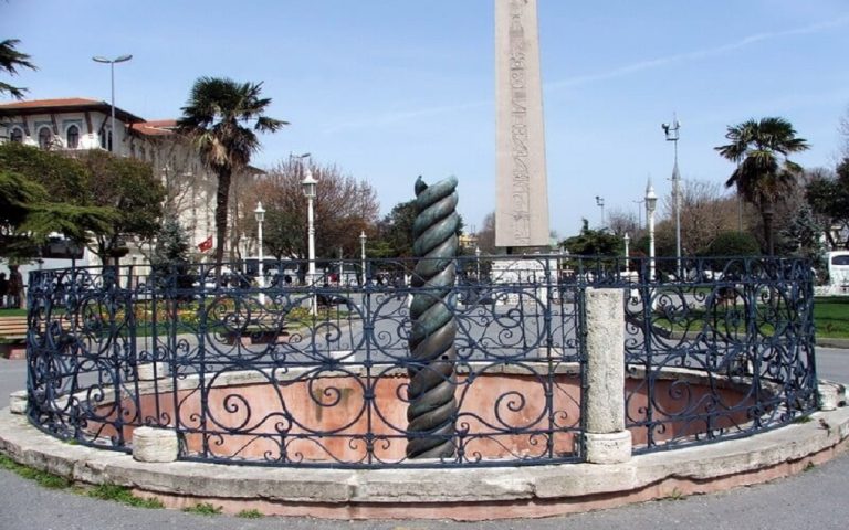 Serpentine Column Believed to Have Magical Powers 123 yilanli sutun7