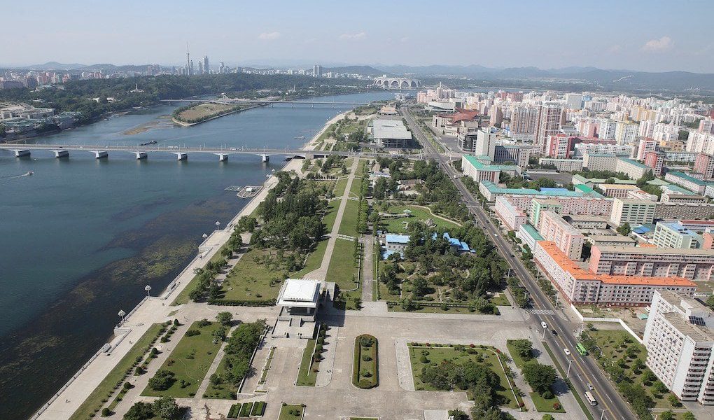 The Country Where Even Laughing Is Forbidden: North Korea's Extraordinary Rules 1 kuzey kore kurallari2
