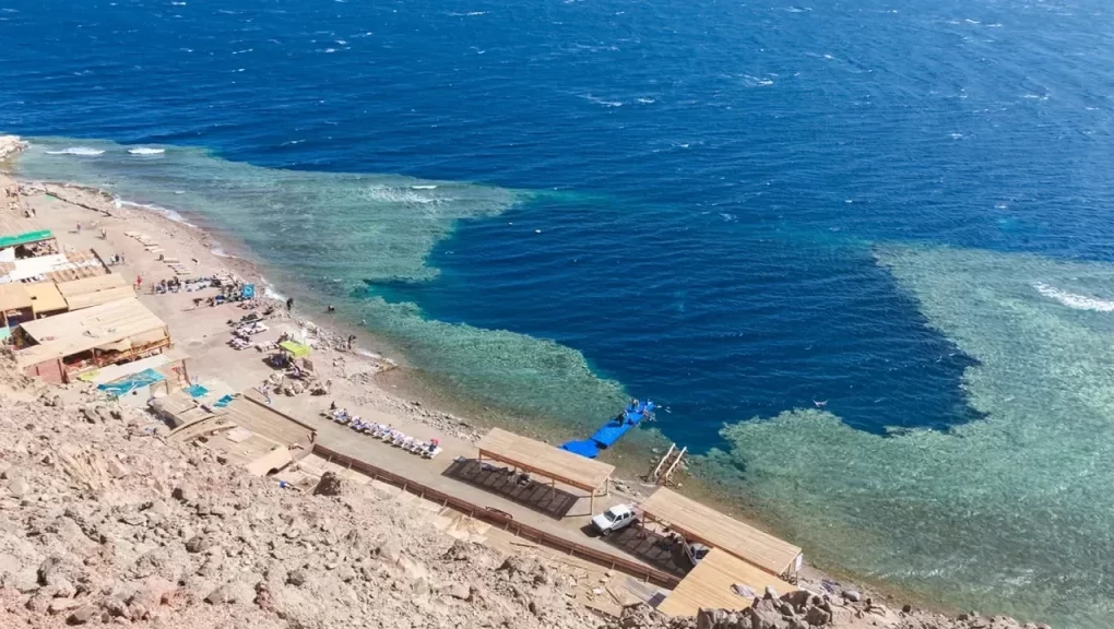 The Deadly Blue Hole of the Red Sea: The Curse of the Pit Called the 'Divers Graveyard'! 1 Kizil Denizin Olumcul Mavi Deligi 1024x576.webp