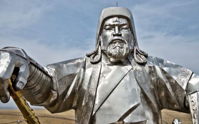 Genghis Khan Equestrian Statue: The World's Largest Equestrian Statue at 40 Meters High 15 Cengiz Hanin atli heykeli6 1024x576