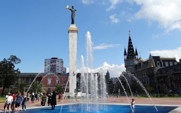 Mythological Symbol of Batumi: Princess Medea Statue and the Story of the Golden Fleece 257 batum Medea Heykeli6 1024x693
