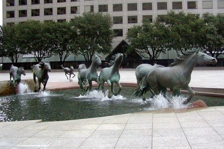 25 Most Fascinating Statues and Monuments from Around the World 215 1 Robert Glen tarafindan yapilmis Vahsi Atlar Las Colinas Teksas ABD 1024x768