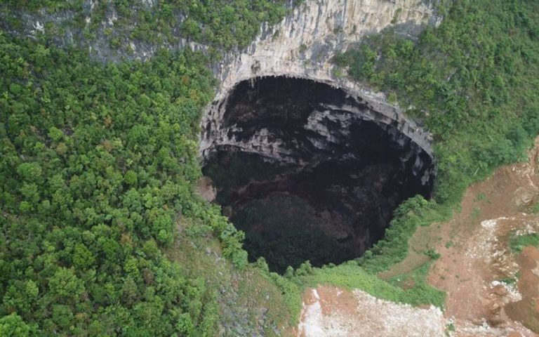Xiaoxhai Tiankeng: The World's Largest Pit with Unexplained Mystery! 223 Xiaozhai Tiankeng5 1024x576