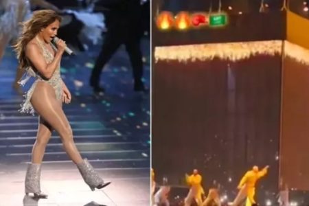 Scandalous Images in Saudi Arabia! Stage Show in Front of the Digital Image of the Kaaba! 139 Kabenin Dijital Goruntusu Onunde Sahne Sovu
