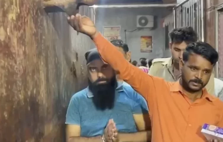 Shocking Incident in India: They Drank Air Conditioner Water Thinking It Was Sacred! 37 Klima Suyu Ictiler1 753x1024.webp