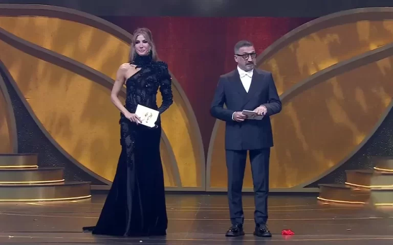 50th Pantene Golden Butterfly Awards: Turkey's Stars Received Their Awards! 201 50. Pantene Altin Kelebek Odulleri2 1024x576.webp