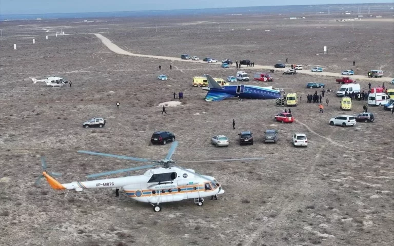 Azerbaijan Airlines Passenger Plane Crashed in Kazakhstan! 105 Azerbaycan Havayollarina Ait Yolcu Ucagi Kazakistanda Dustu1.webp