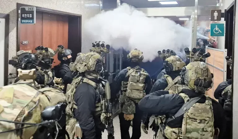 Martial Law Crisis in South Korea: Calls for Impeachment to the President After the Declaration and Lift of Martial Law! 53 Guney Korede Sikiyonetim Krizi3.webp