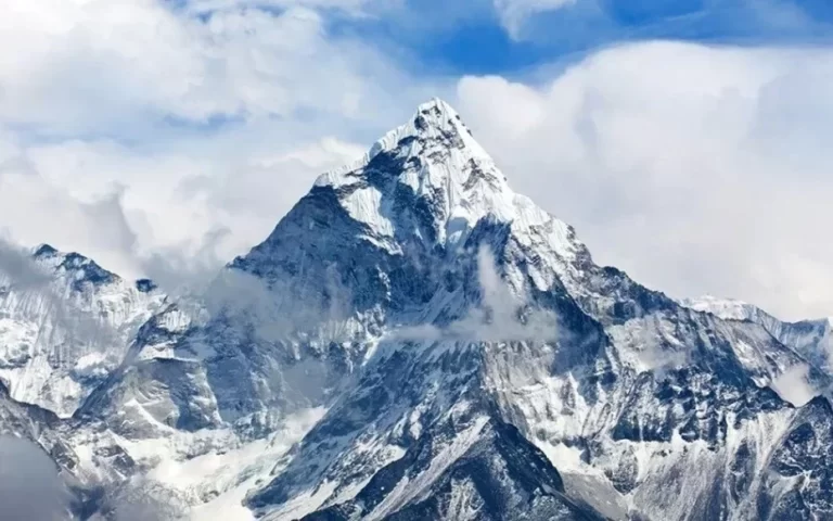 Mount Everest: Interesting Little-Known Facts About the Top of the World! 107 Everest Dagi3 1024x582.webp