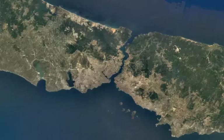 The Mystery of the Bosphorus: Hz. The Story of Khidr and Alexander the Great Creating the Bosphorus! 99 Istanbul Bogazinin Efsanevi Olusumu Hz. Hizir ve Buyuk Iskenderin Sirlarla Dolu Hikayesi1 1024x703.webp