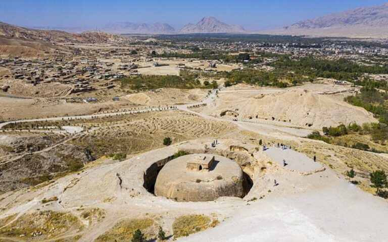 Taht-ı Rüstem: The mysterious time gate carved into the rocks in Afghanistan 155 Takht e Rostam7 1024x685