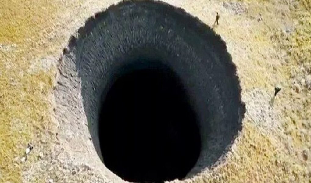 What's Happening in Siberia? Sudden Giant Holes Worry the Scientific World 1 Sibiryada Aniden Olusan Dev Cukurlar5