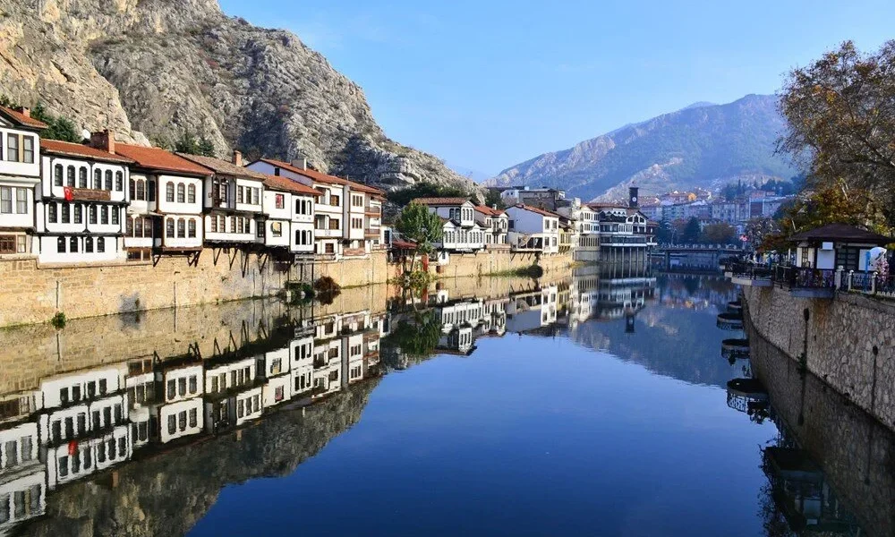 Eastern Black Sea Tour by Caravan: 20-Day Itinerary and Travel Guide 1 sehzadeler sehri amasya.webp