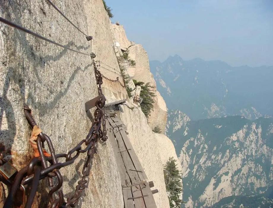 The World's Most Dangerous Trail on Mount Hua 2 hua3