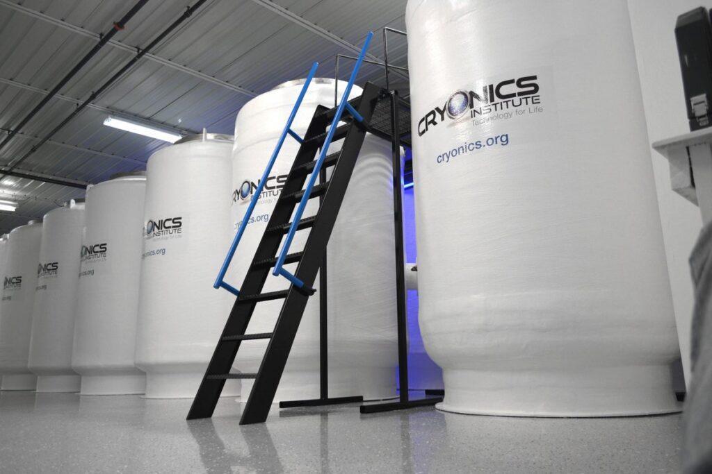 The Cryonics Project That Freezes People and Wakes Up 100 Years Later 10 Cryonics2