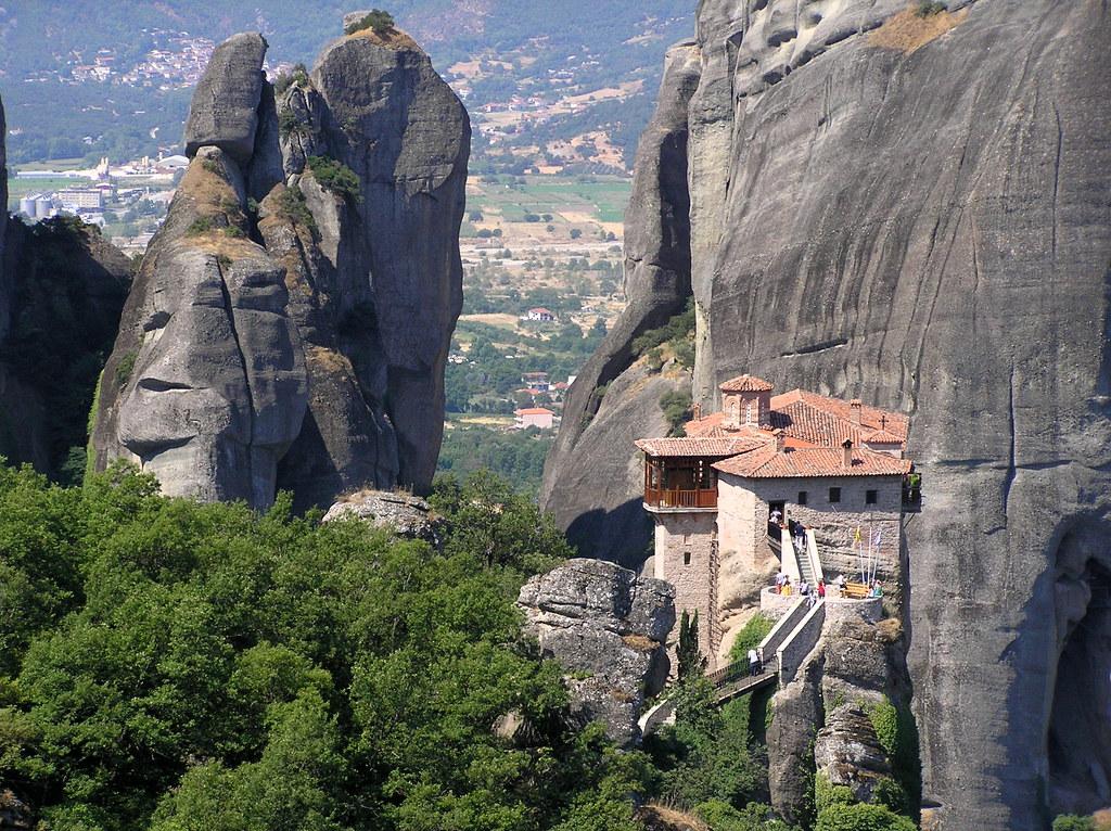 Monasteries Built for the Sky in the Meteora Valley 10 metaora Agios Nikolaos