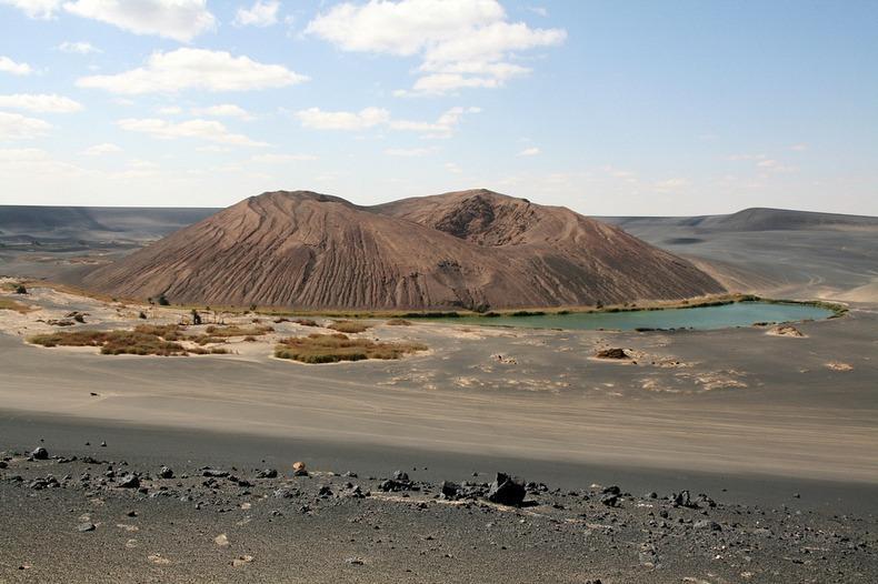 Unusual Formation in the Middle of the Desert, Mosquito Crater 2 waw an namus2