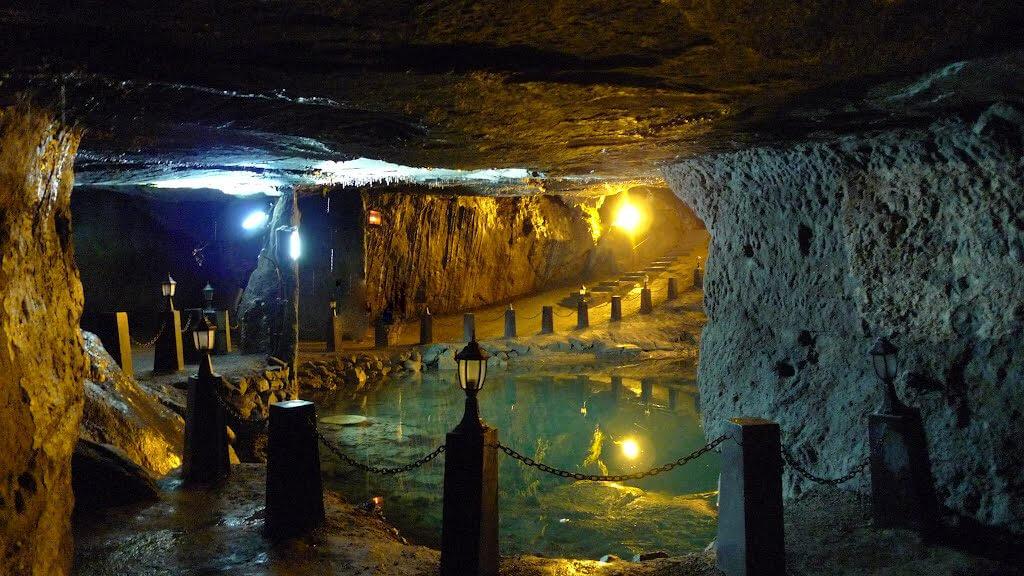 Hellmouth Caves Inhabited by the Three-Headed Dog Kerberos 2 Cehennemagzi