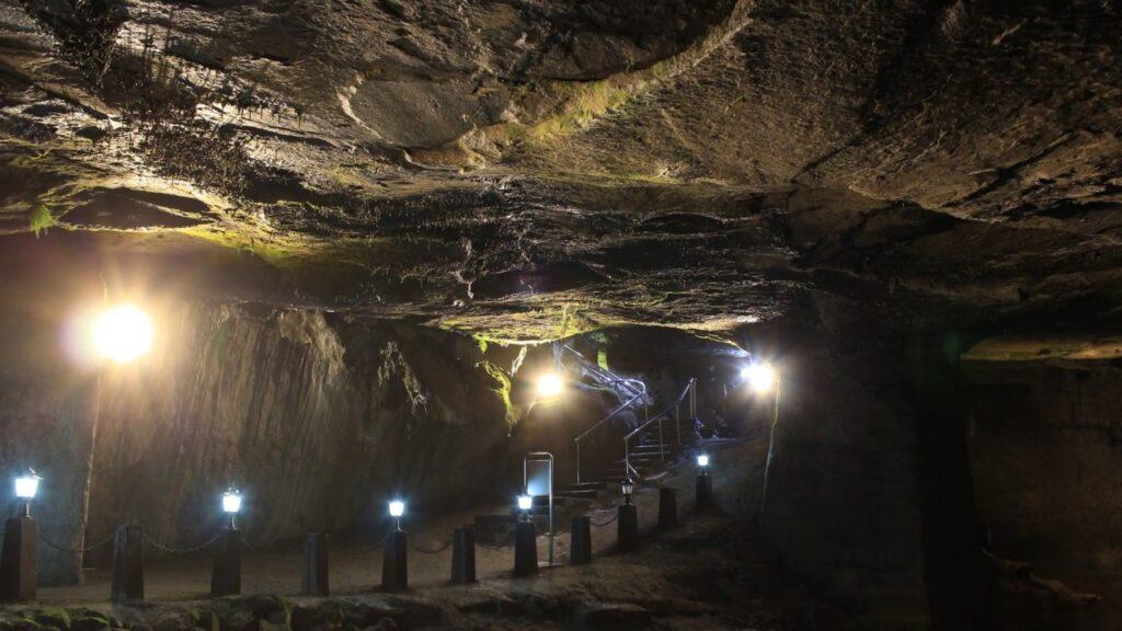 Hellmouth Caves Inhabited by the Three-Headed Dog Kerberos 12 Cehennemagzi1