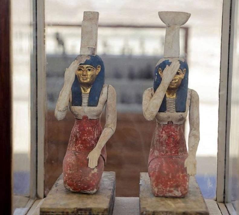 Unsealed 2,500-Year-Old Coffins Discovered 8 sakkara7