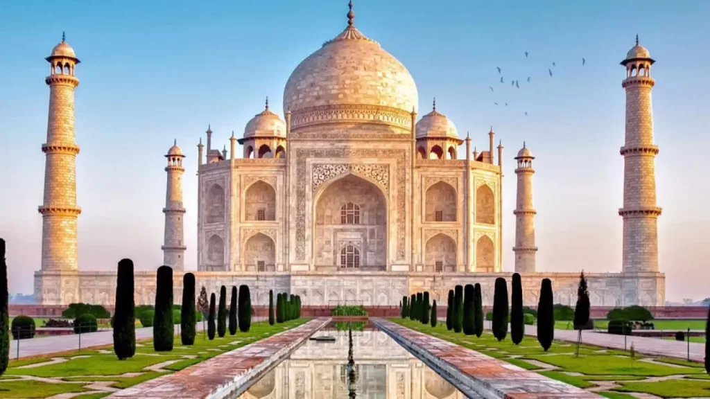 Crazy Turk Conquering India; Babur Shah 6 tac mahal