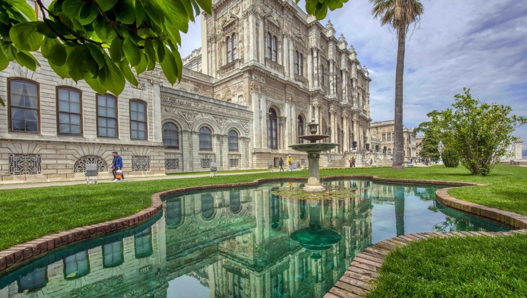 History and Features of Dolmabahçe Palace 6 dolmabahce6