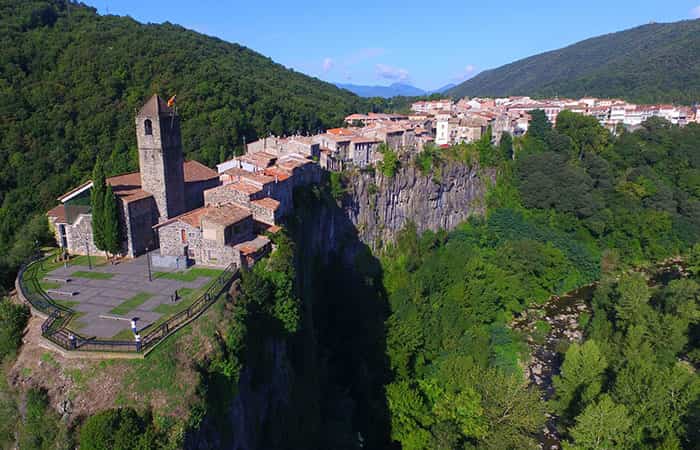 Wonderful Beauties of the World and Interesting Facts 20 Castellfollit de la Roca