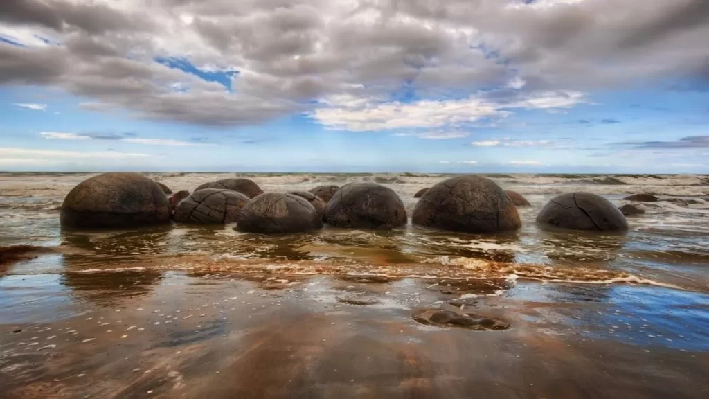 Wonderful Beauties of the World and Interesting Facts 40 Moeraki Kayalari