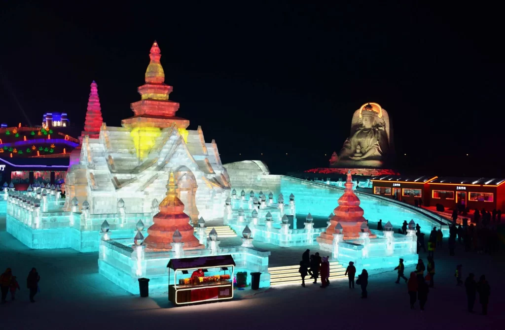 China's Fascinating Ice Festival - Explorer 10 buz festivali1