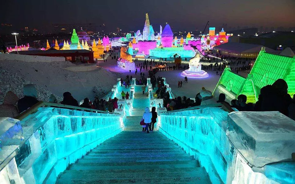 China's Fascinating Ice Festival - Explorer 4 buz festivali3