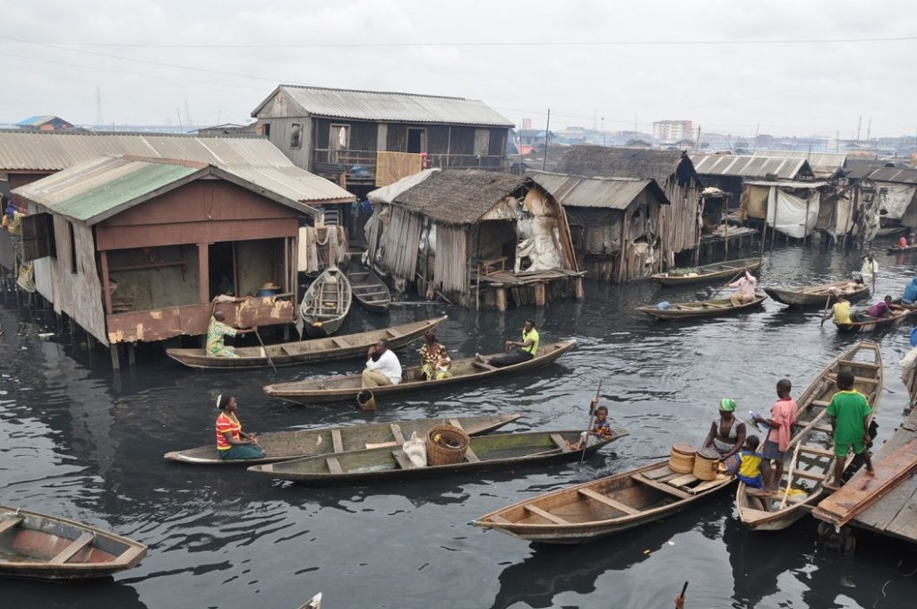 Makoko: Kanalizasyon Suları Üzerinde Zorlu Hayat!