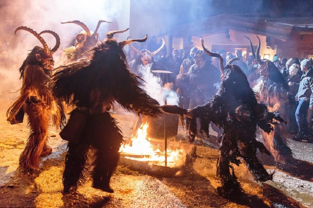 Noel’in Korkutucu Figürü Krampus: Yaramazlık Yapan Çocukları Cezalandıran Canavar Efsanesi!