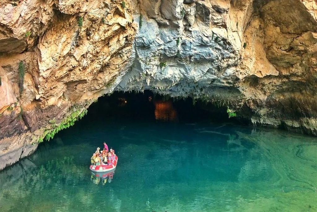 Altınbeşik Mağarası