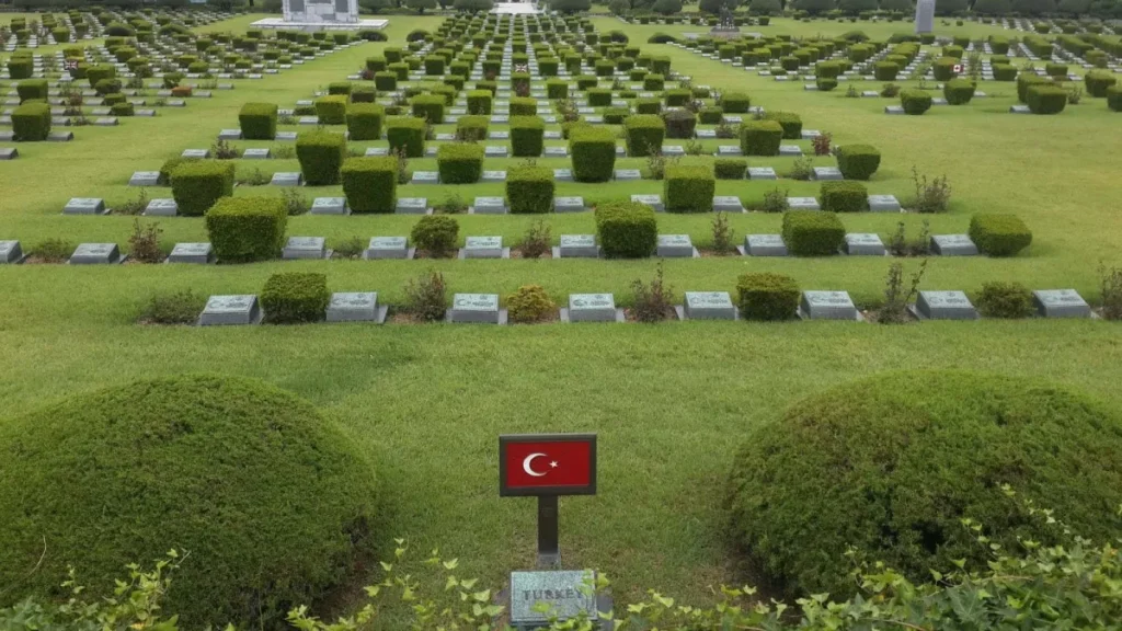 Dünyada Türk Askerine Adanmış En Uzak Mezarlık: Kore Savaşı ve Busan’daki Türk Şehitliği