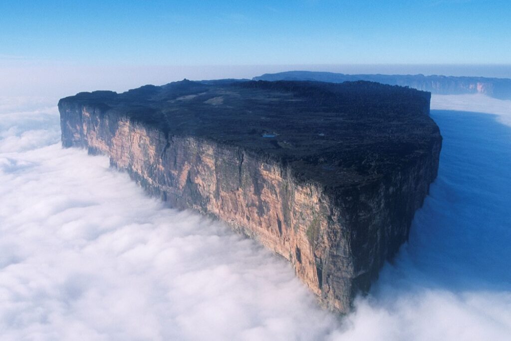 Dünyanın En Gizemli Tepesi: Roraima